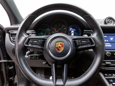 Used 2022 Porsche Macan image 14