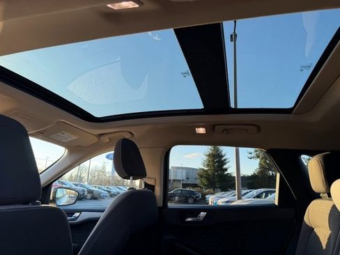 Certified 2020 Ford Escape SE image 28