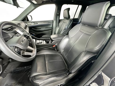 Used 2022 Jeep Grand Cherokee Overland w/ Luxury Tech Group IV image 22