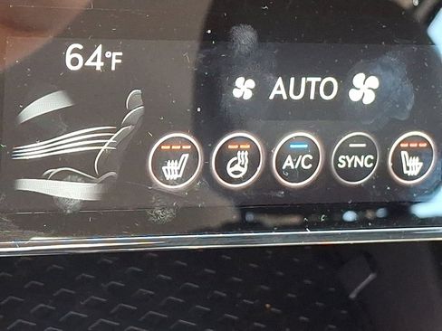 Used 2025 Genesis G70 2.5T image 24