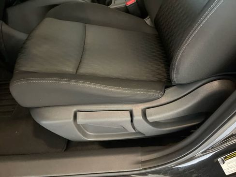 Used 2017 Nissan Rogue S AWD/4WD image 12