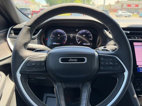 Used 2025 Jeep Grand Cherokee L Limited AWD/4WD image 34