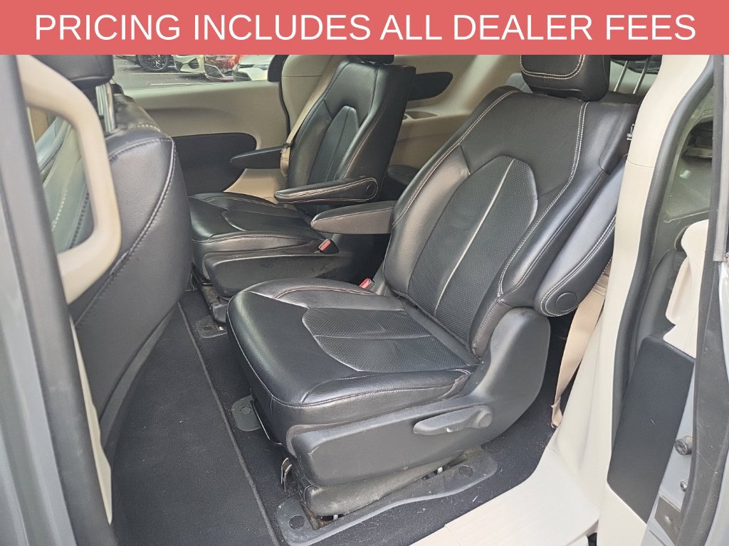 Used 2022 Chrysler Pacifica Touring-L FWD image 6