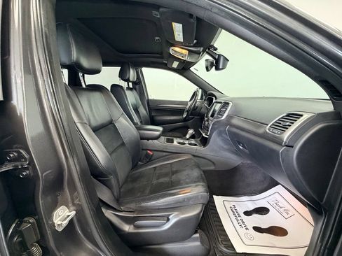 Used 2017 Jeep Grand Cherokee Altitude AWD/4WD image 9