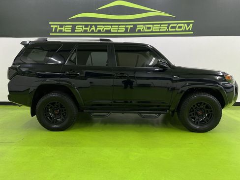 Used 2021 Toyota 4Runner SR5 AWD/4WD image 11