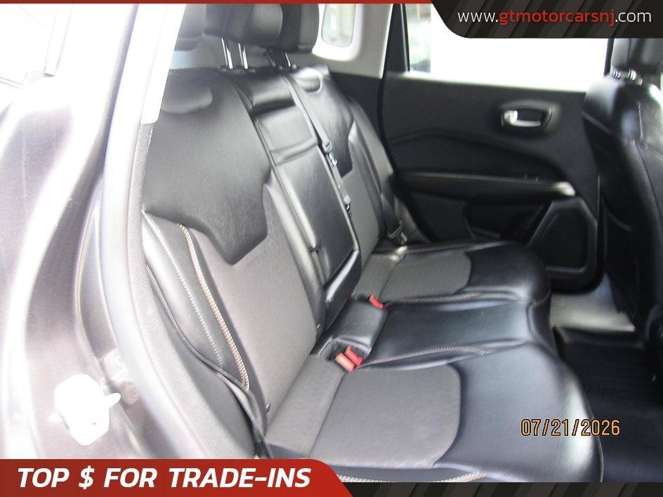 Used 2017 Jeep Compass Latitude w/ Popular Equipment Group AWD/4WD image 16
