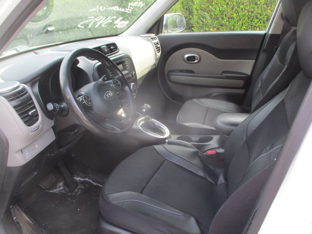 Used 2014 Kia Soul + FWD image 10