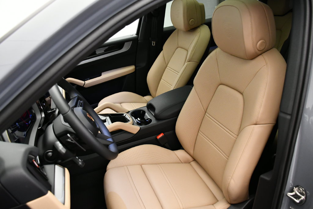 Certified 2026 Porsche Cayenne Coupe AWD/4WD image 44