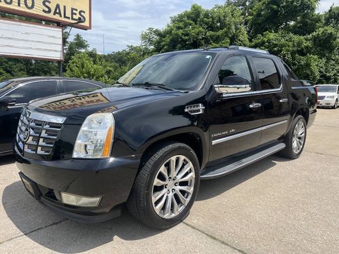 Used 2012 Cadillac Escalade EXT Luxury AWD/4WD image 2