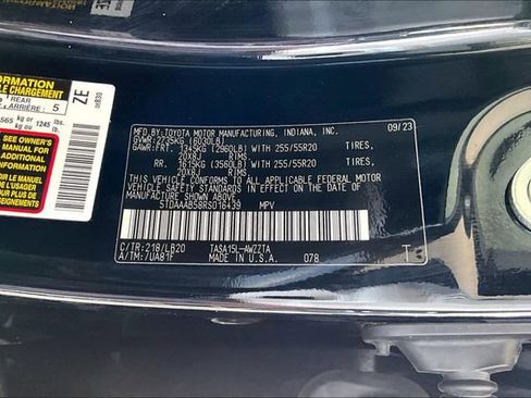 Used 2024 Toyota Grand Highlander AWD image 16