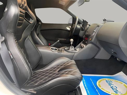 Used 2017 Nissan 370Z Coupe RWD image 15