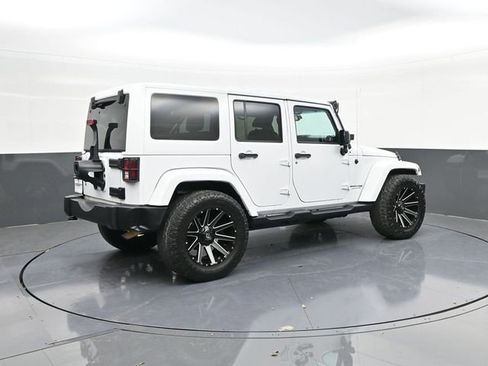 Used 2018 Jeep Wrangler Unlimited Altitude image 14
