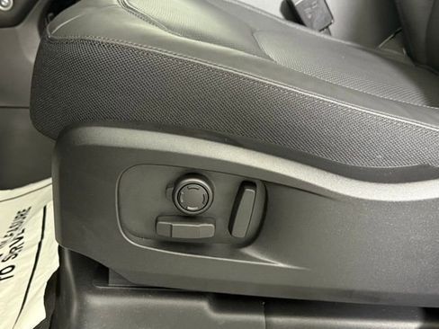 New 2025 Land Rover Defender 110 X image 28