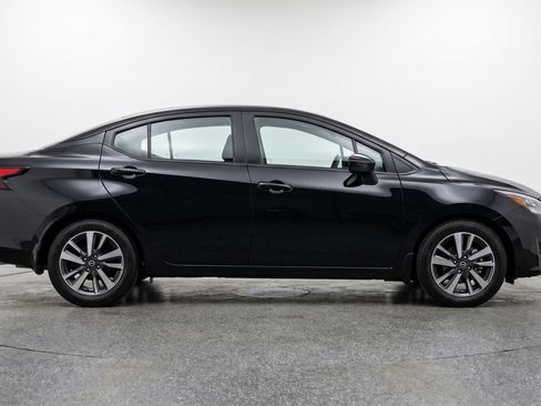 Used 2025 Nissan Versa SV FWD image 11