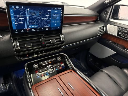 Used 2022 Lincoln Navigator Reserve AWD/4WD image 27