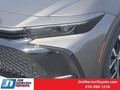 Used 2024 Toyota Crown AWD/4WD image 10