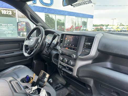 Used 2024 RAM 2500 Tradesman w/ Chrome Appearance Group AWD/4WD image 10