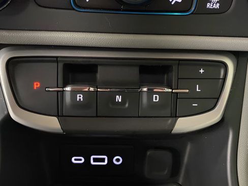 Used 2023 GMC Terrain SLE w/ Driver Convenience Package image 16