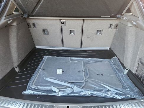 New 2026 Porsche Macan image 24