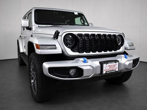 Used 2024 Jeep Wrangler High Altitude AWD/4WD image 3