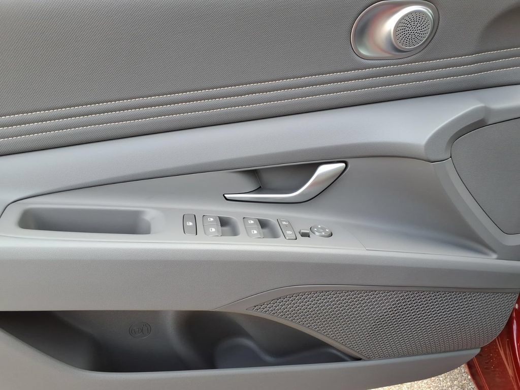 Certified 2026 Hyundai Elantra Sport FWD image 13
