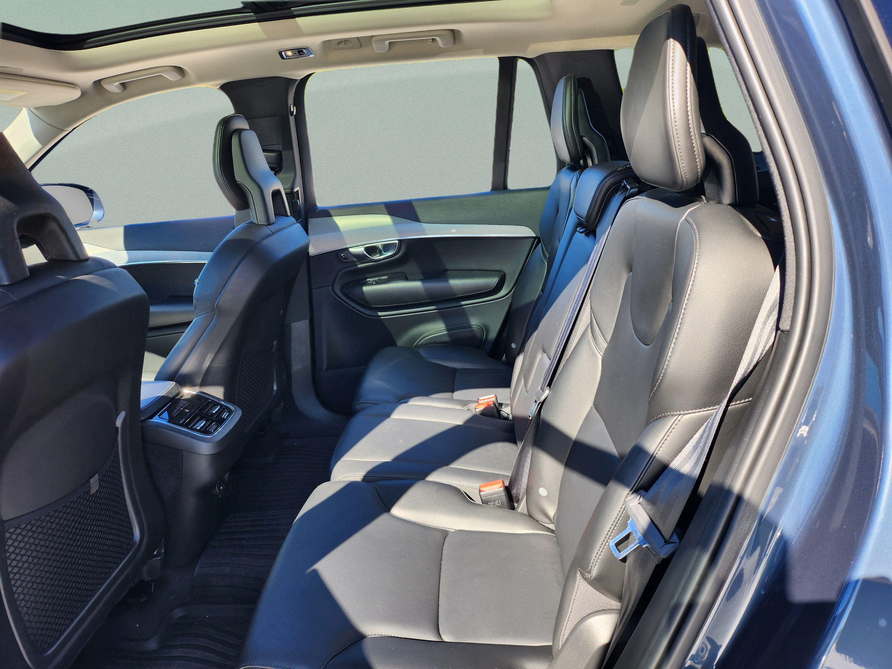 Used 2021 Volvo XC90 T5 Momentum w/ Climate Package FWD image 18