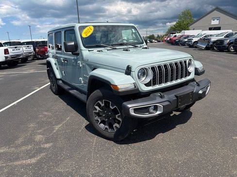 Used 2024 Jeep Wrangler Unlimited Sahara w/ Technology Group AWD/4WD image 1