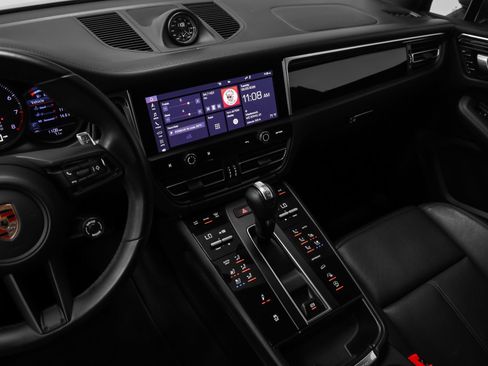 Certified 2023 Porsche Macan Turbo AWD/4WD image 36