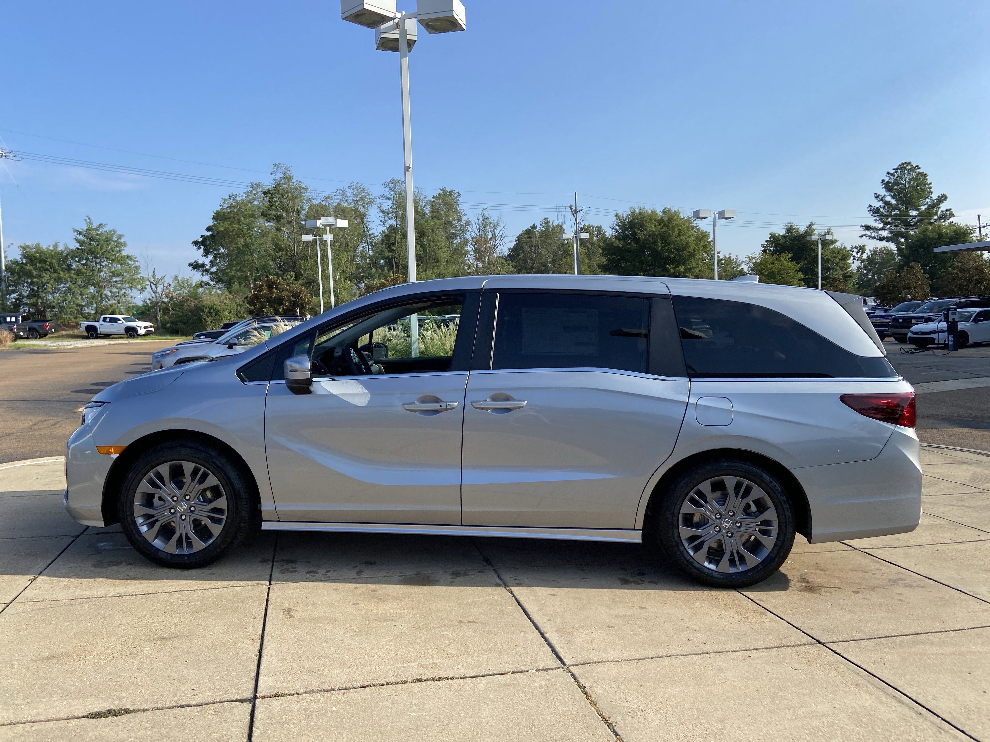 New 2026 Honda Odyssey Touring image 6