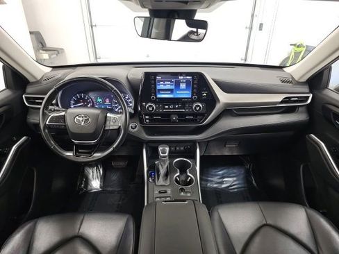 Used 2020 Toyota Highlander XLE AWD/4WD image 31