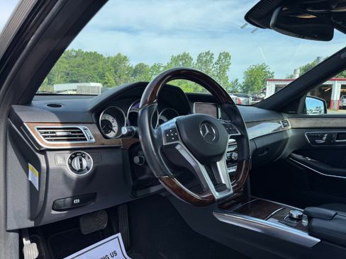 Used 2014 Mercedes-Benz E 550 4MATIC Sedan image 14