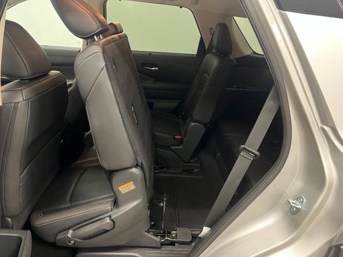 Used 2025 Nissan Pathfinder SL image 28
