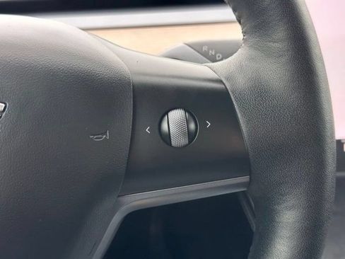 Used 2022 Tesla Model Y Long Range AWD/4WD image 13