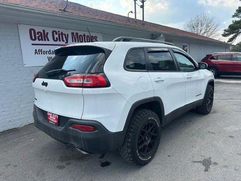 Used 2015 Jeep Cherokee Latitude image 5