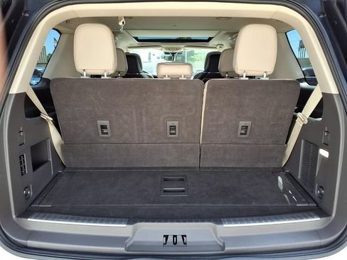 Used 2023 Lincoln Navigator Reserve AWD/4WD image 7
