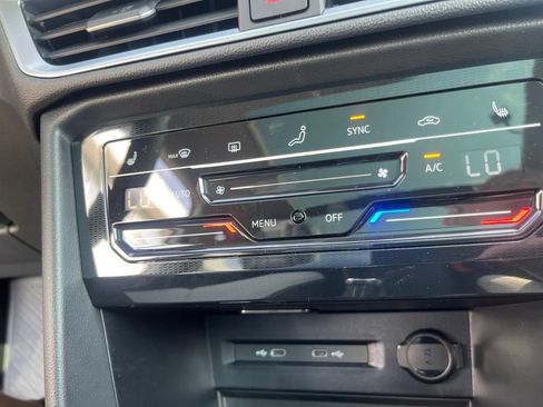 New 2025 Volkswagen Taos SE image 13