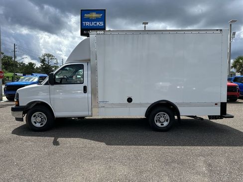 New 2025 Chevrolet Express 3500 Work Van w/ Power Convenience Package image 13