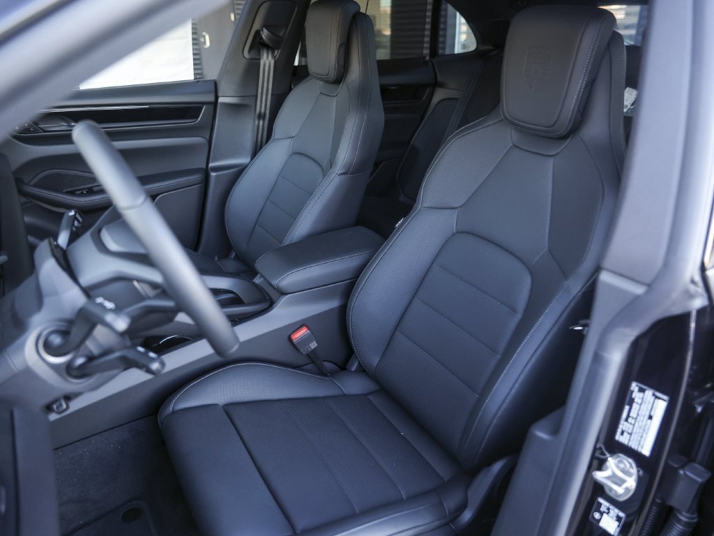 Certified 2026 Porsche Macan Electric RWD image 5