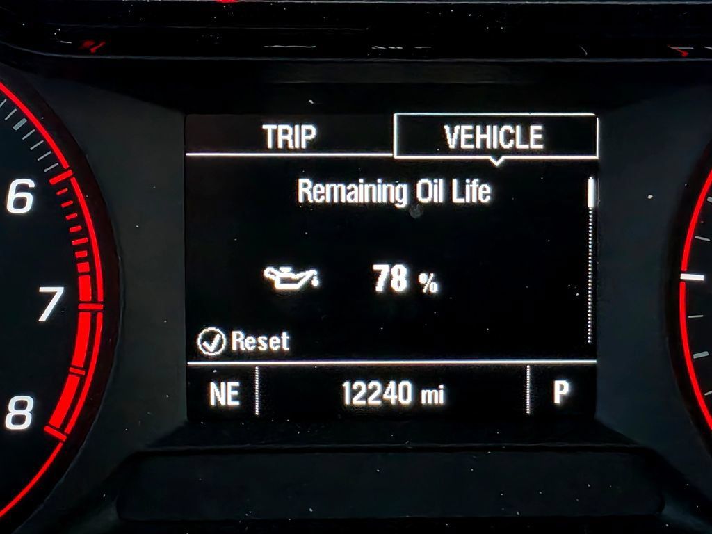 Used 2024 Chevrolet Trax RS w/ Driver Confidence Package FWD image 27