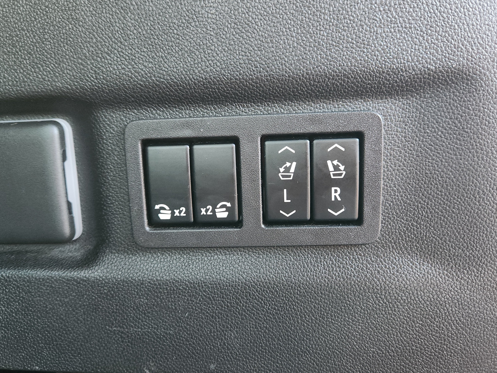 Used 2024 Chevrolet Suburban High Country AWD/4WD image 21