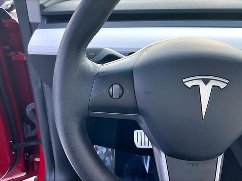 Used 2022 Tesla Model Y Performance image 22