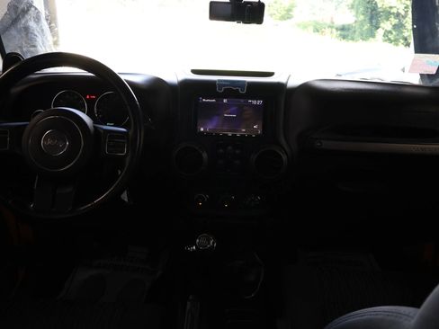 Used 2012 Jeep Wrangler Unlimited Sport image 31