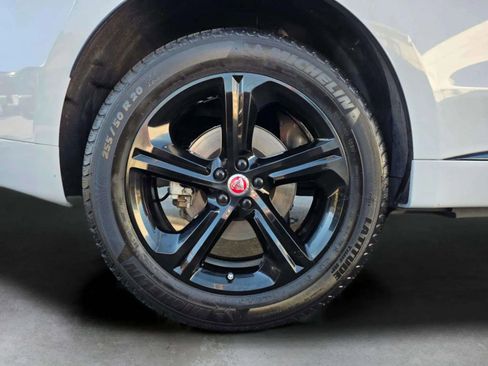 Used 2018 Jaguar F-PACE R-Sport image 12