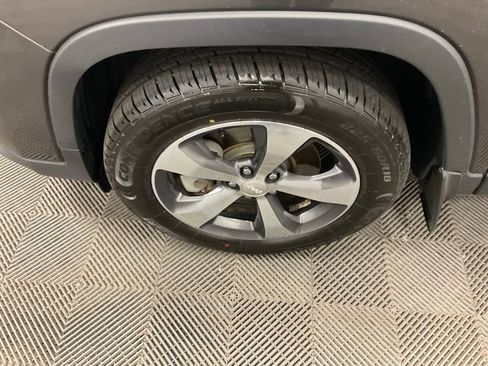 Used 2019 Jeep Cherokee Limited AWD/4WD image 15