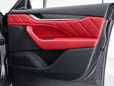 Certified 2023 Maserati Levante GT AWD/4WD image 11