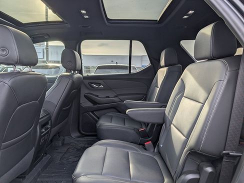 Used 2023 Chevrolet Traverse LT w/ LT Premium Package image 9