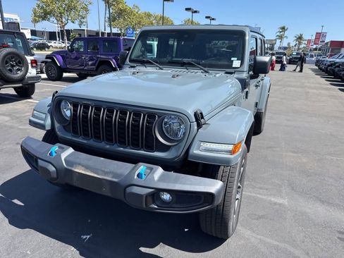 Used 2024 Jeep Wrangler Unlimited AWD/4WD image 12