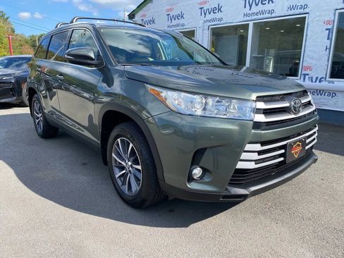 Used 2019 Toyota Highlander XLE image 4