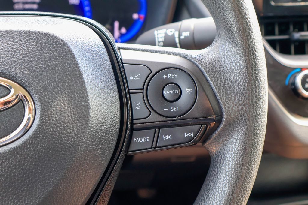 Used 2022 Toyota Corolla LE FWD image 15