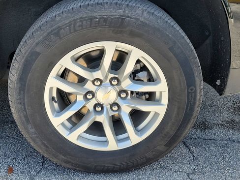 Used 2024 Chevrolet Tahoe LT RWD image 13